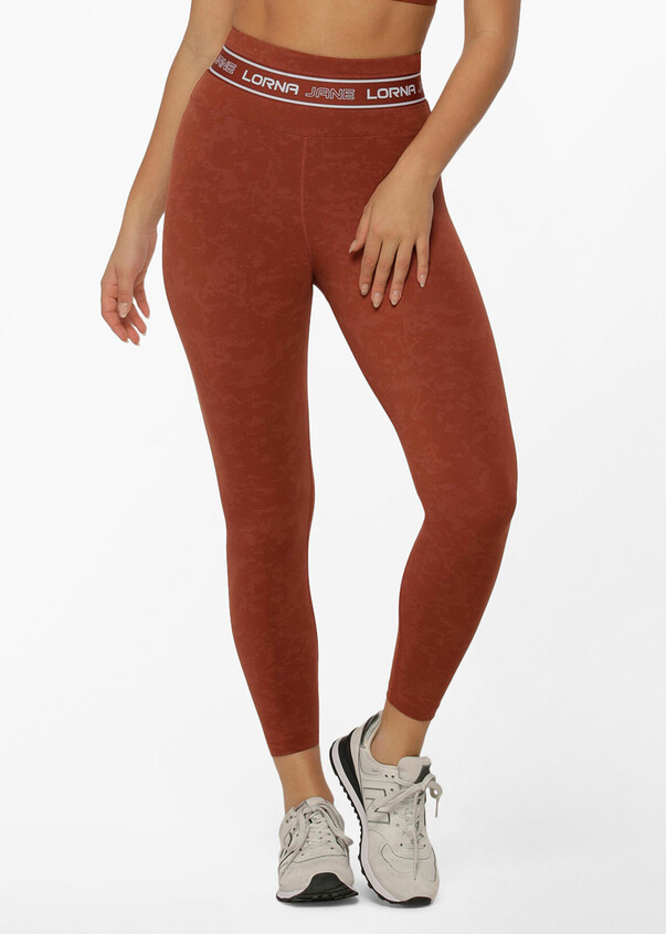 The Perfect Ankle Biter Leggings have returned in all-new shade Sepia 😍  This sweat-friendly coloured legging features contouring back