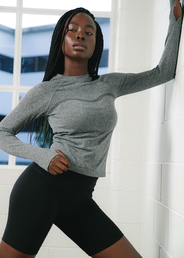 Dynamic Seamless Cropped Long Sleeve Top