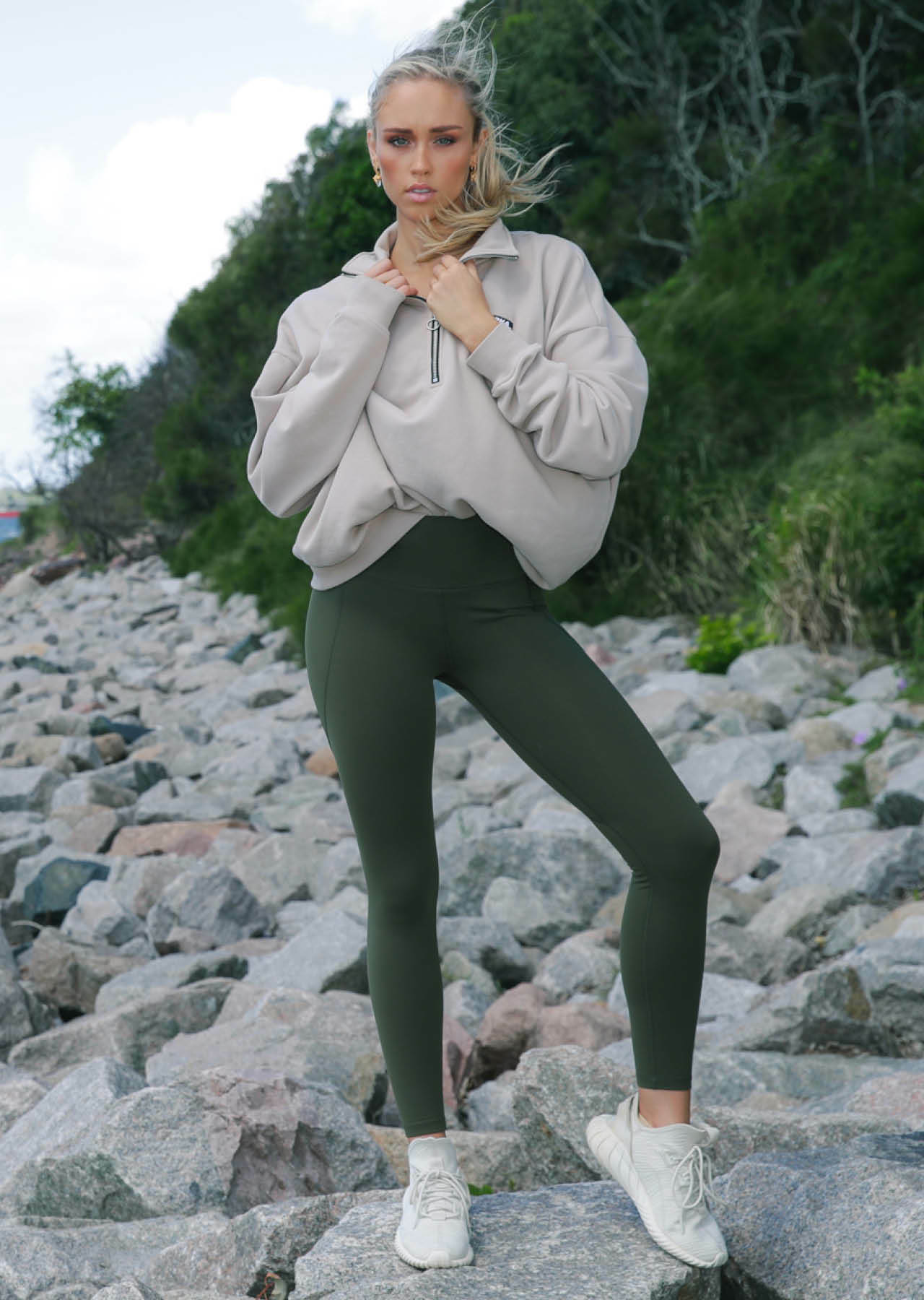 Lorna Jane Active - Sitting pretty (and warm) in the Freshman Sweat and Amy  Winter Thermal Phone Pocket Leggings 🧡 Shop in-store and online now ✨