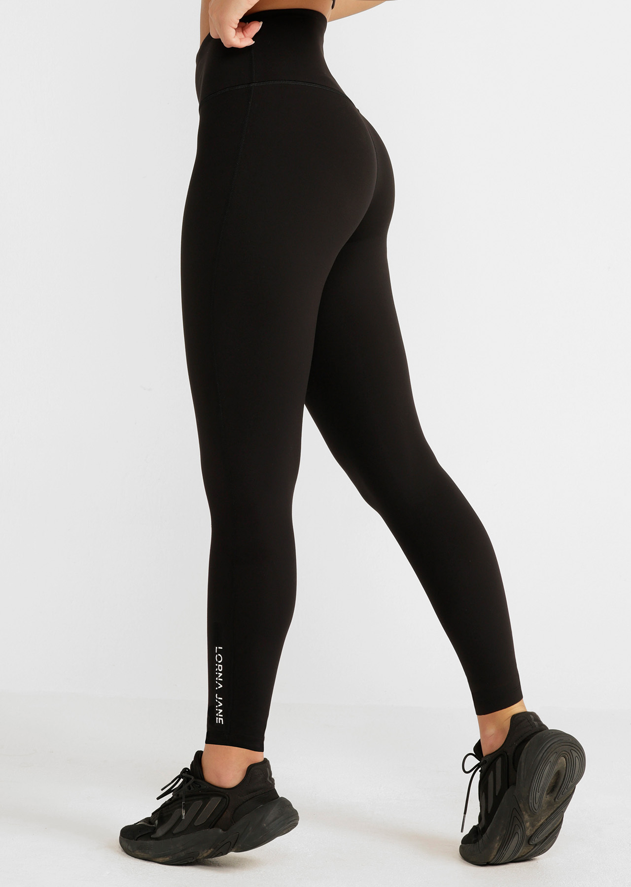 Choose your activewear with Lorna Jane - En Route